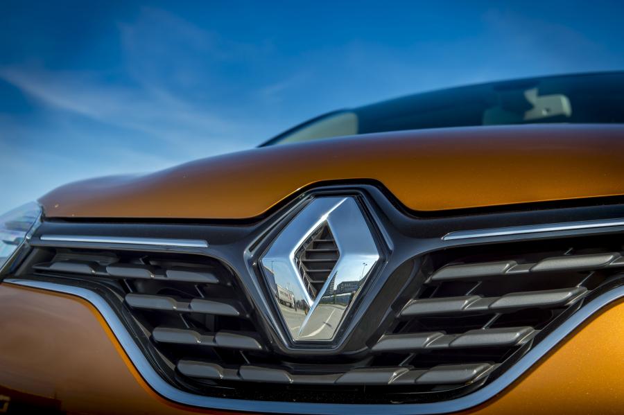 Логотип Renault Captur 2017 года  (WW) (фото 106 из 149)
